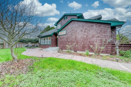 Frog Terrace image 19